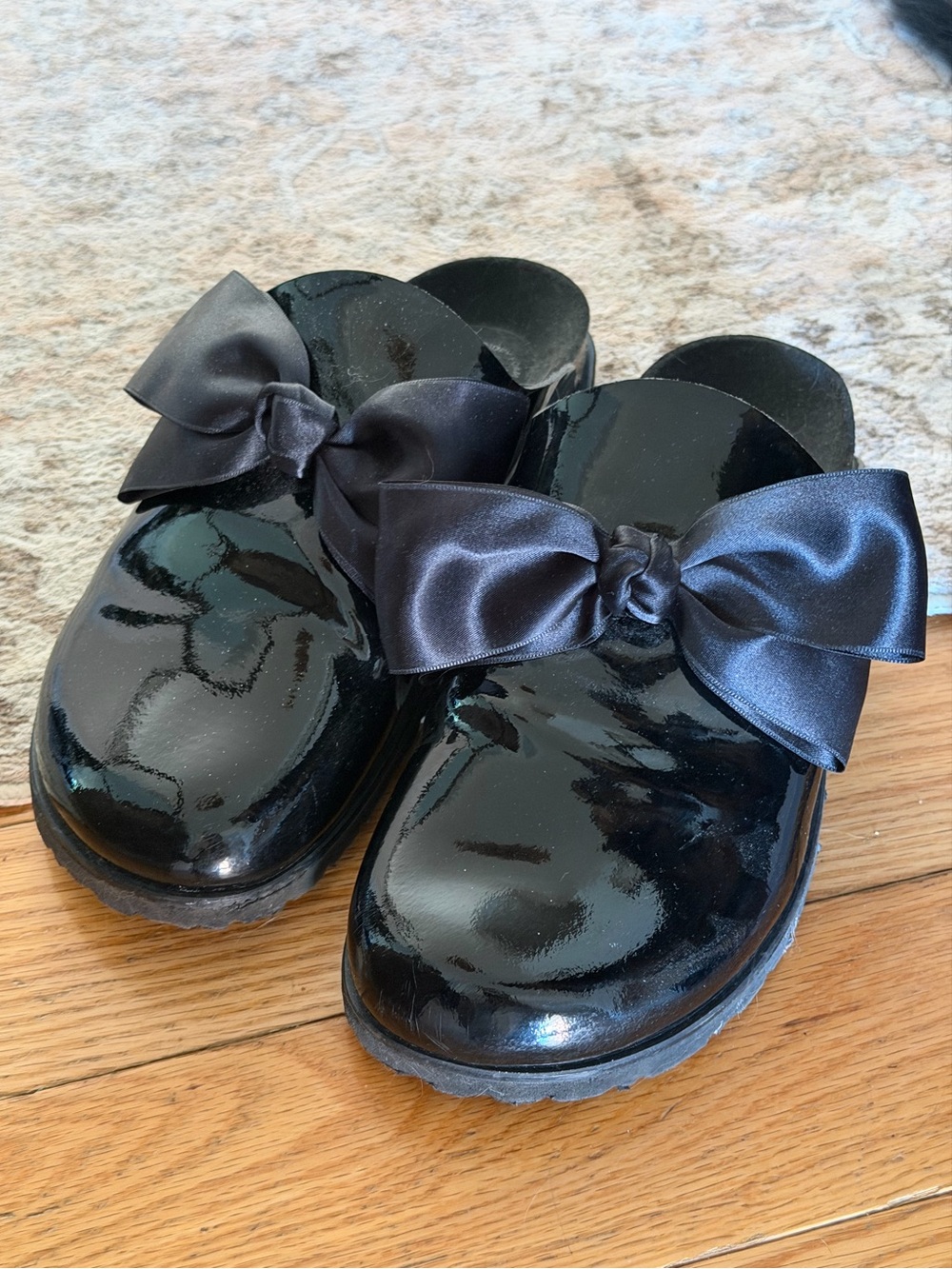 Black Patent Bow Slip-On Clogs Bio Green